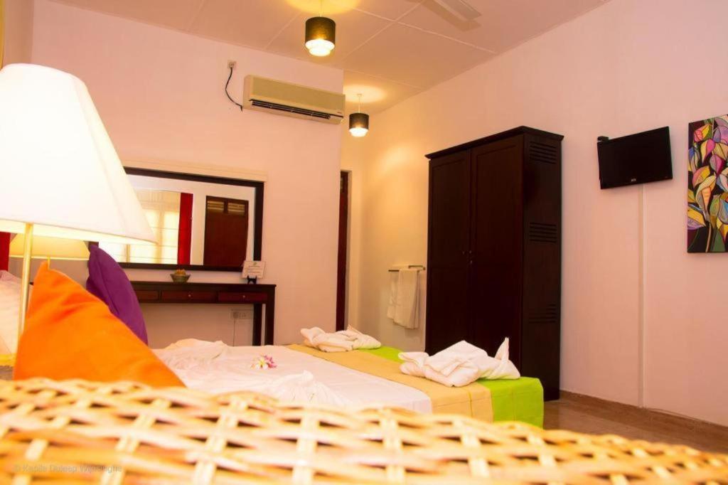 de 5000 m² con 7 habitación/es y 7 baño/s de uso privado, en Yala Tissamaharama Exterior foto